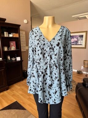 Bloomchic blue Vneck long sleeve peplum blouse wblack abstract print-12